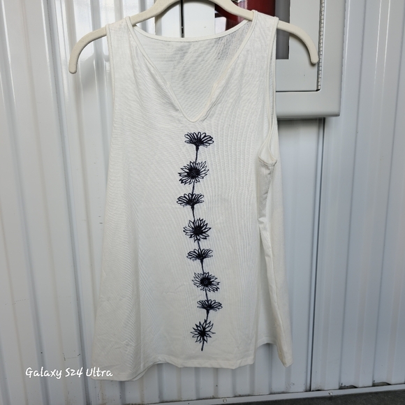 White Floral Women's Top - Picture 6 of 8